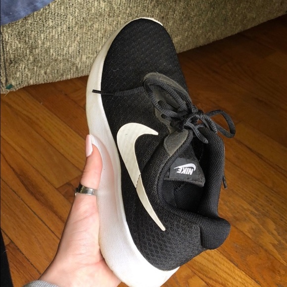 NIKE SHOES - Picture 2 of 2